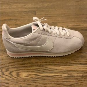 Nike Classic Cortez running shoes. Size 8